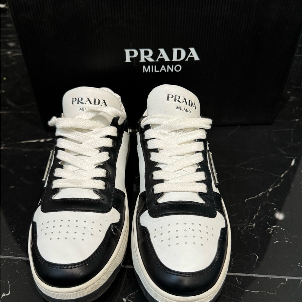 PRADA Downtown perforated leather sneakers
New condition Color red
Size 37